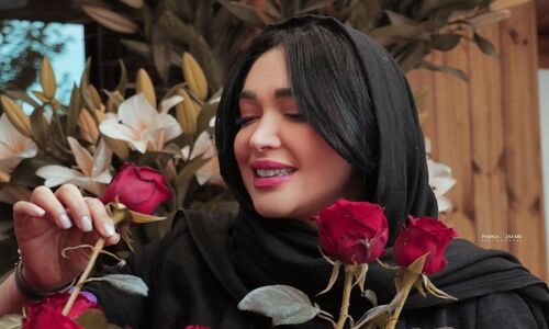 دلبری سارا منجزی پور با میکاپ فوق العاده جذاب و رژ لب جیغش