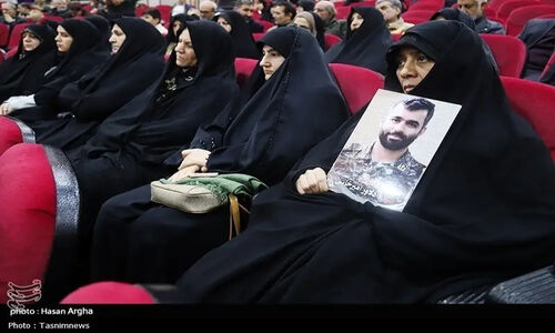 اشک مادران و سلام نظامی کودکان؛ روایت بی‌نظیر یادواره شهدا در زنجان