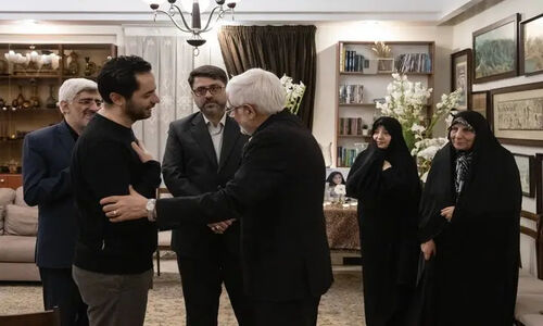 معاون اول رئیس‌جمهور در دیداری صمیمانه با خانواده اشرف بروجردی؛ خاطره‌گویی از خدمات ماندگار ایشان