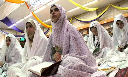 اعتکاف دانش‌آموزان با شهریه ۵۰۰ هزار تومانی؛ وقتی معنویت هم کالایی می‌شود!