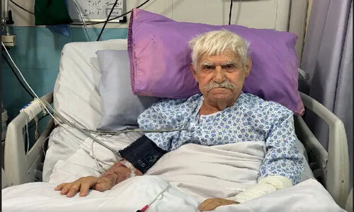 وضعیت بحرانی عنایت بخشی در ICU بیمارستان؛ بازیگر قدیمی سینما بهبود پیدا کرد؟ + ویدیو