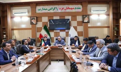 معموری تأکید کرد: دستگاه‌های دولتی خراسان شمالی باید به کسب‌وکارهای محلی اولویت دهند!