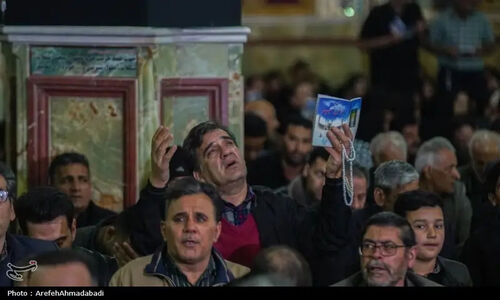 شبی پرمعنا در آستان امامزاده هلال بن علی(ع)؛ احیای لیله‌الرغائب با حضور پرشور زائران