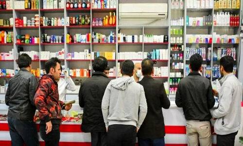 نسخه‌هایی که در داروخانه‌ها ناپدید می‌شوند؛ بحران کمبود داروهای حیاتی بیماران خاص چقدر جدی است؟