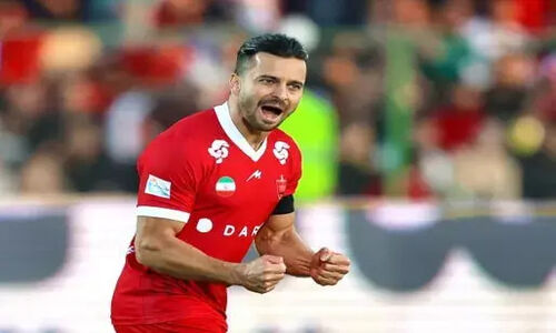 پرسپولیس با تک گل سروش رفیعی به صدر جدول برگشت؛ آیا سپاهان می‌تواند رقیب را کنار بزند؟