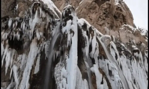 شگفتی زمستانی: آبشار مارگون در سرمای بی‌سابقه یخ زد!