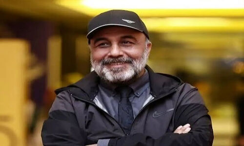 سفر شگفت‌انگیز به سال 63 با رضا عطاران نوجوان در اولین نمایش مشهدی‌اش!