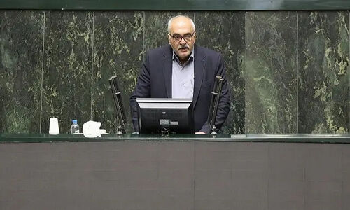 مصطفوی فریاد زد: افزایش ۲۰ درصدی حقوق چگونه با عدالت‌خواهی دولت همخوانی دارد؟