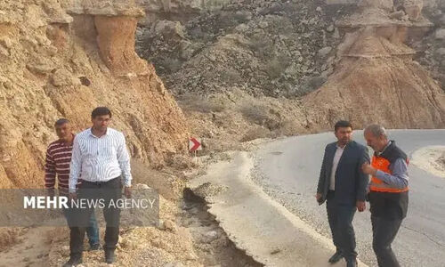 مسیر جاده ساحل بنود به خاطر نشست زمین مسدود شد؛ تردد ممنوع از ۸ دی!