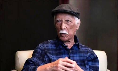 عکس ها / نگاهی به چیدمان خانه زنده یاد بهرام بیضایی با کتابخانه ای بزرگ، تابلو دیواری، پرده های کلاسیک و…