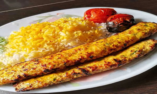 طرز تهیه کباب کوبیده مرغ رستورانی؛ سریع و خوشمزه در خانه!
