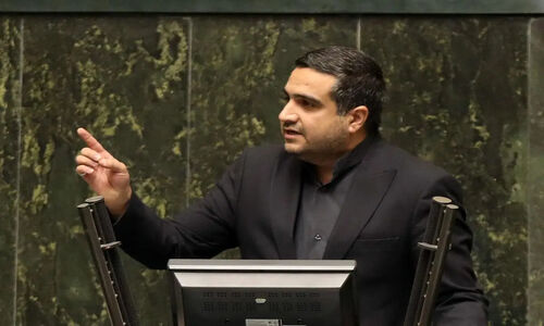 نماینده مجلس: آقای عراقچی، با اعصاب و روان مردم بازی نکنید؛ اگر بیمار سرطانی در خانواده داشتید باز هم از «برکات تحریم» می گفتید؟