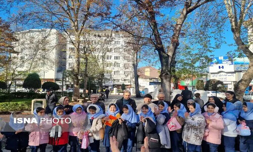 رشت‌گردی نوه‌ها و پدربزرگ‌ها در محله تاریخی سبزه‌میدان