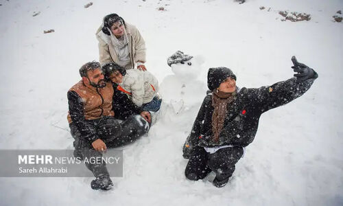 برف‌بازی و نشاط کودکان و نوجوانان دماوندی در روزهای برفی