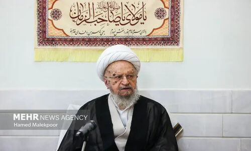 آیت‌الله مکارم: اعتکاف سرمایه معنوی کشور و مایه امیدواری جامعه است