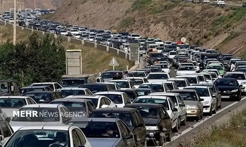 ترافیک سنگین در چالوس و آزادراه تهران-شمال؛ انسداد ۱۳ محور شریانی