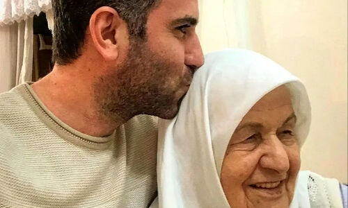 عکس/ نگاهی به خونه ایرانی پسند حبیب «لیسانسه ها» در کنار مادربزرگ زیبا و بااصالتشان/با چیدمان سنتی و آنتیک و پر از حس خوب