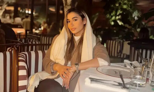 استایل هوش‌پران هلن دختر رضا رشیدپور در شب کریسمس / چقدر بزرگ شده…