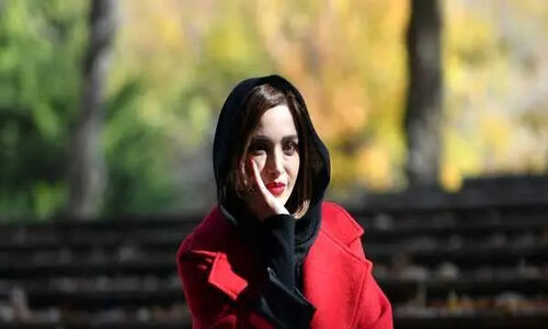 درخت کاج و دکوراسیون خانه بهنوش طباطبایی در کریسمس / چیدمان زمستانی خانم سوپراستار!