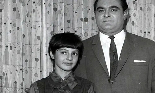 «گوگوش» و همسرش «محمود قربانی» سر میز شام در شب عروسی
