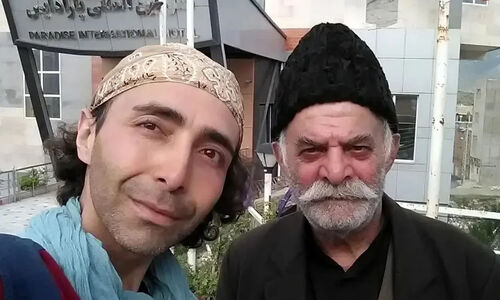عکس| چهره کمتر دیده شده سیروس گرجستانی در دهه 40 که شما را حیرت‌زده می‌کند!