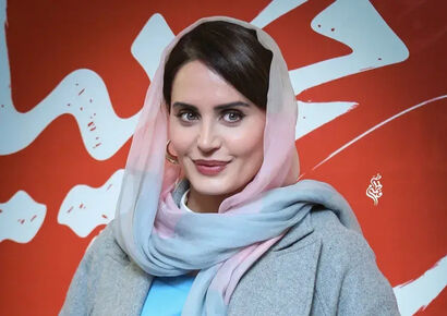 نگاهی به اوت‌فیت الناز شاکردوست در اکران این فیلمش؛ از انتخاب هوشمندانه شلوار جین راسته تا بازگشت به اکسسوری‌های قدیمی!+ویدیو