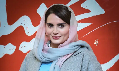 نگاهی به اوت‌فیت الناز شاکردوست در اکران این فیلمش؛ از انتخاب هوشمندانه شلوار جین راسته تا بازگشت به اکسسوری‌های قدیمی!+ویدیو