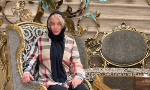نگاهی به چیدمان منزل شراره رخام به سبک لوکس و اشرافی/ مبلمان مخملی، نقاشی دیواری گرافیکی، آباژور پایه بلند، آویز های سقفی مجلل و…