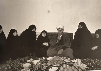 قاب تاریخ| بهروز وثوقی و آنتونی کویین، تهران ۵۷، عکس خانوادگی آیت‌الله رفسنجانی و دختران تهرانی سال ۸۸