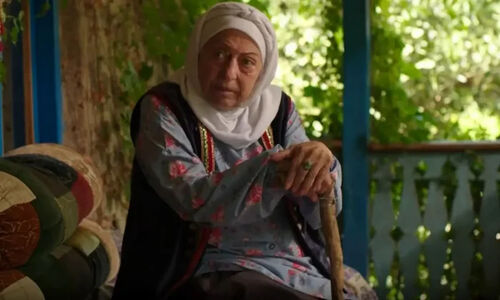 سفر در زمان; مادرجان سریال سوجان در 84 سالگی