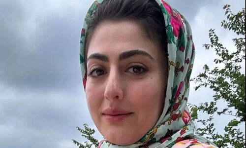 چهره واقعی «انیس» سریال سوجان در جلسه دفاع پایان‌نامه؛ لحظه‌ای که همه را شگفت‌زده کرد!