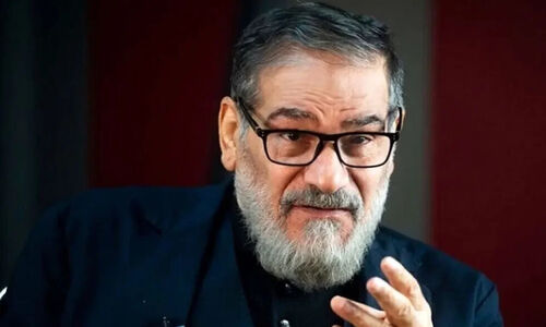 شمخانی با لباس عربی در مراسم افطاری در اهواز؛ سال 1402