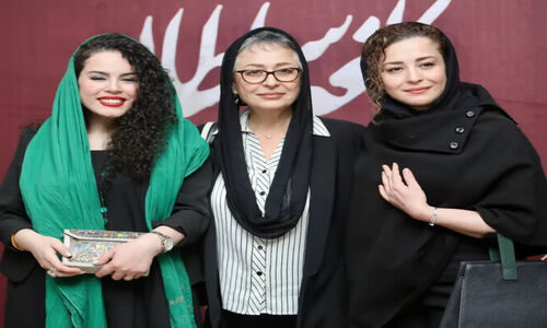 اکران خصوصی فیلم «کافه سلطان» / آزیتا حاجیان و دخترانش روی فرش قرمز