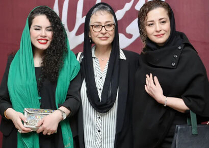 اکران خصوصی فیلم «کافه سلطان» / آزیتا حاجیان و دخترانش روی فرش قرمز