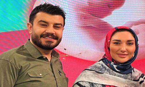 فیلم لحظه دست دادن مجری زن و مرد روی آنتن زنده تلویزیون