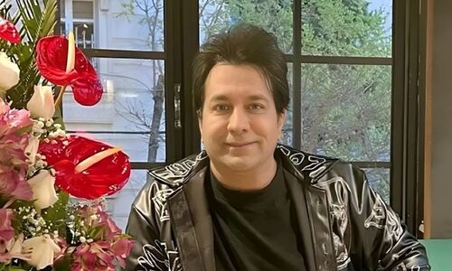 خلاقیت تحسین‌برانگیز اوستا قناد آبادانی در پخت کیک تولد ویژه « امید جهان» حماسه آفرید/ تزئین زیبای کیک با تم موسیقی