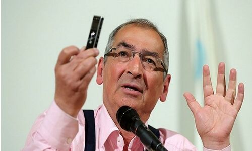 زیباکلام در گفتگو با مجید واشقانی: اولین نفری هستم که لباس نظامی می‌پوشم و به جبهه می‌روم