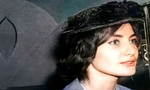 عکس سفر در زمان / تصویری کمتر دیده شده از شهناز و اشرف پهلوی در تهرانِ ۱۳۲۰