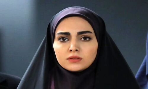 سلفی مهشید جوادی بازیگر سریال بچه مهندس در خودروی شخصی‌ اش؛ چه ماشینی سوار میشه؟