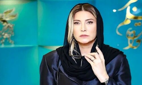 میز رنگارنگ و ایتالیایی فریبا نادری همراه با مادر و برادر جنتلمنش در یک رستوران باکلاس/ پیتزا و موهیتو با دیزاین شیک+عکس