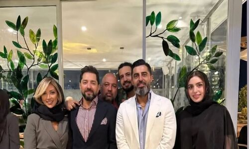 نگاهی به تاج گل و باکس گلهای اعیانی و سوپرلاکچری مراسم افتتاحیه رستوران جدید و باشکوه بهرام رادان به نام ویلو/ رسما ورودی رستوران بهشت شده