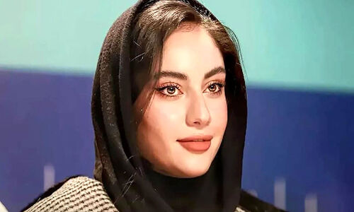 قاب تاریخ «بهروز» (سریال بچه مهندس) در ۲۰ سالگی در کنار «ترلان پروانه» در یک همایش