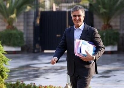فرزین از ریاست بانک مرکزی دست نمی‌کشد / وزیر اقتصاد نمی تواند با او کار کند