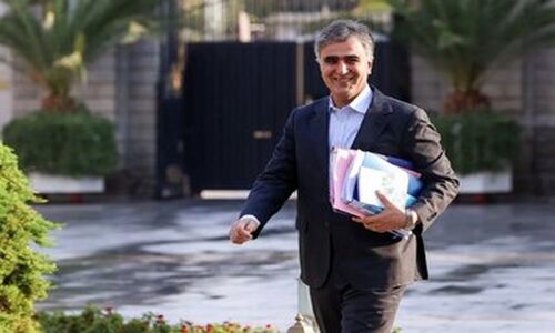 فرزین از ریاست بانک مرکزی دست نمی‌کشد / وزیر اقتصاد نمی تواند با او کار کند