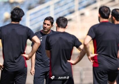 پرسپولیس مقابل ذوب‌آهن؛ آخرین فرصت وحید هاشیمان برای بقا