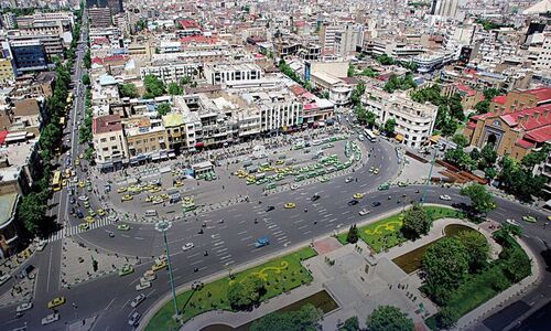 سفر در زمان؛ منظرۀ خاکی و خلوت میدان توپخانۀ تهران ۱۴۰ سال پیش و در دوران قاجار