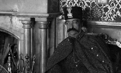 سفر در زمان؛ گوگوش در کنار پدر و مادرش؛ دهه ۳۰ (عکس)